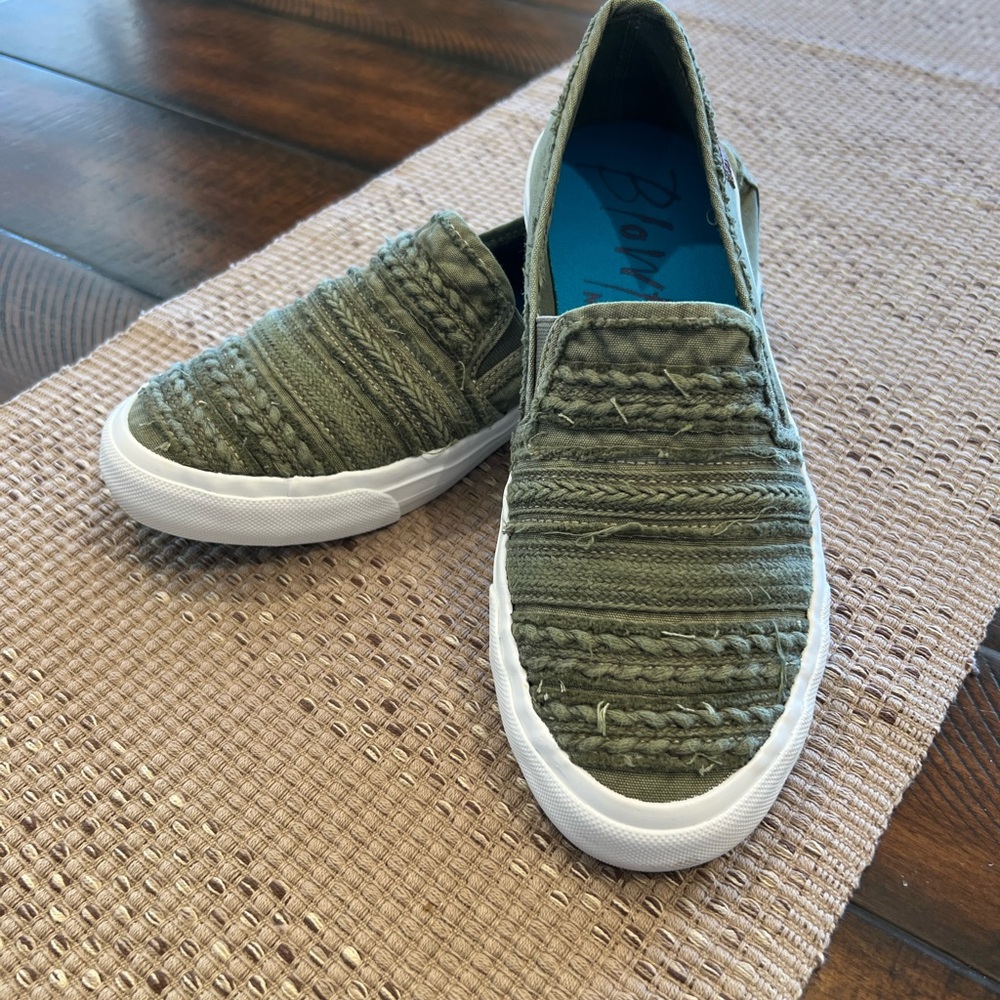 Blowfish Malibu Green Canvas Slip On Sneaker Size 8